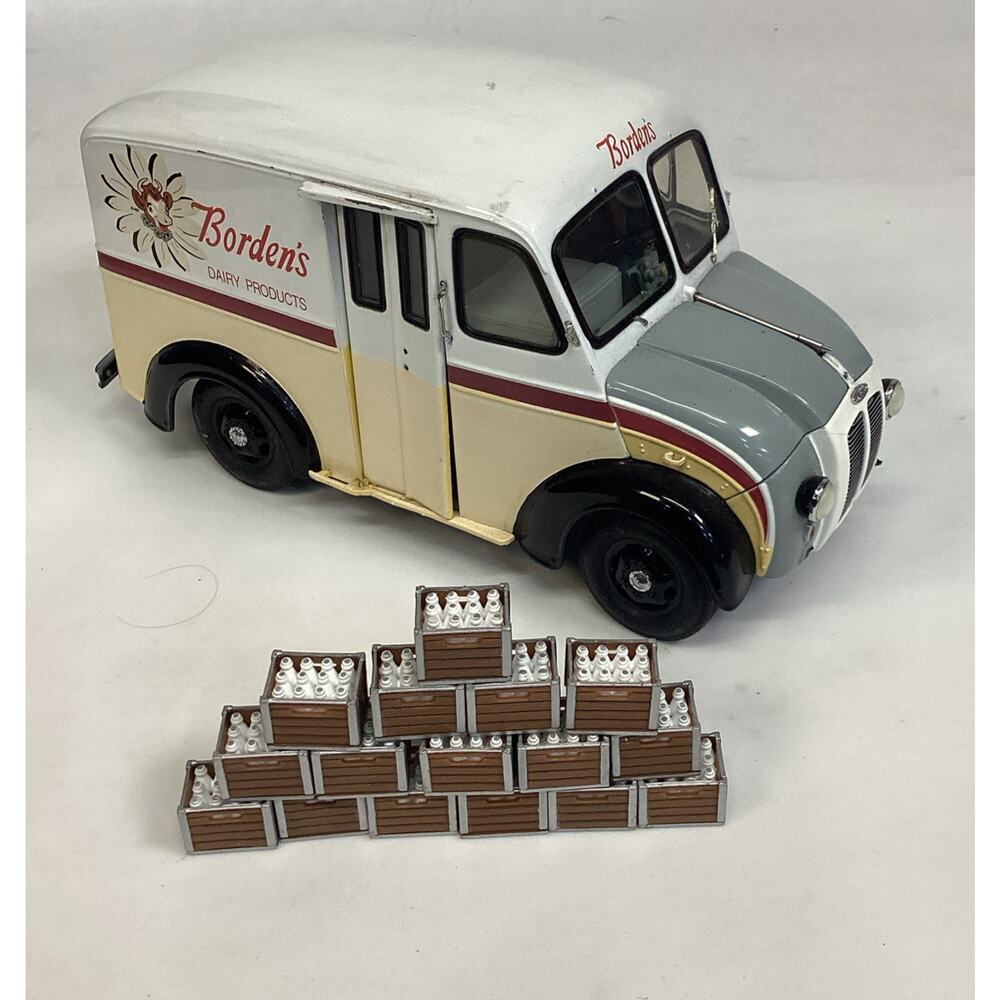 Danbury Mint 1950 Borden's Delivery Truck Diecast with 16 Milk Bottle Cartons